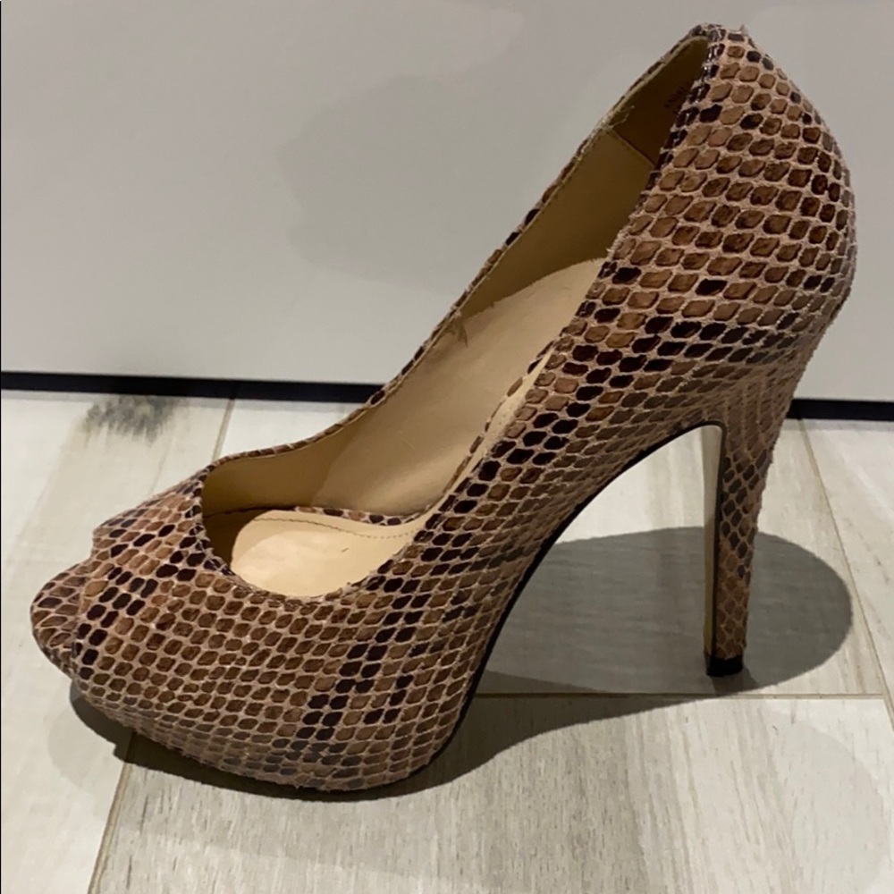 POUR LA VICTOIRE SNAKESKIN HEEL SIZE 6